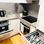 Apstay Premium I Parking I Self Check-in Apartment